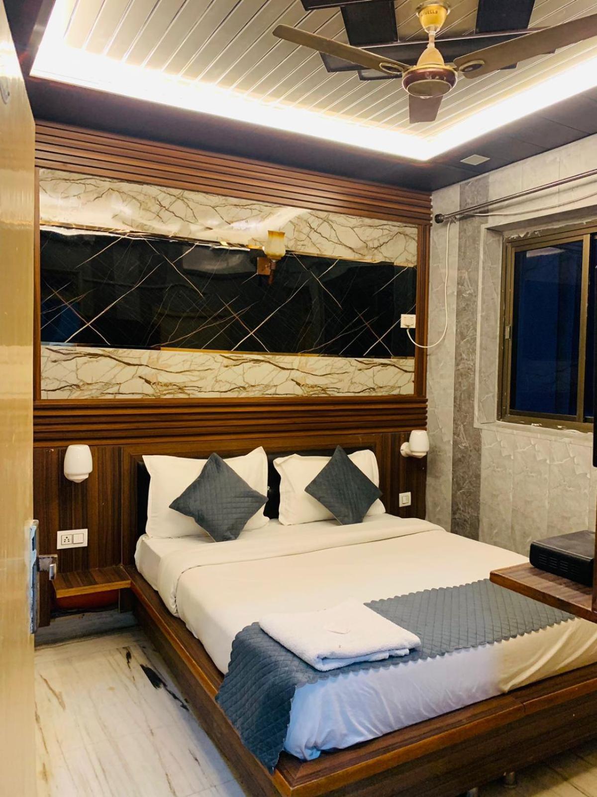 The For U - A Luxury Stay Risikés Kültér fotó