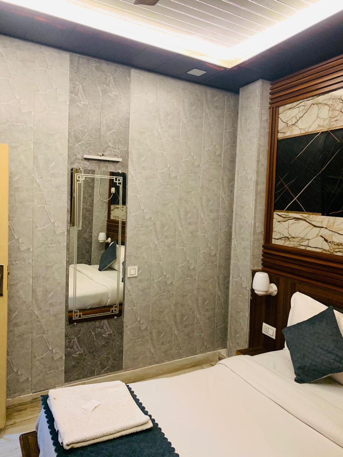 The For U - A Luxury Stay Risikés Kültér fotó